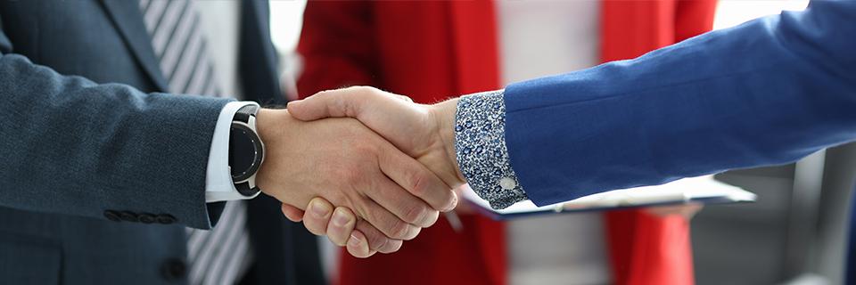 A handshake between an EB5 investor and a regional center managing partner or immigration lawyer.