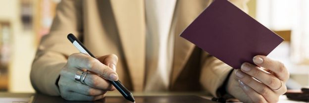 An immigration officer at a US embassy or an USCIS office processing the EB5 visa application of a foreign investor.