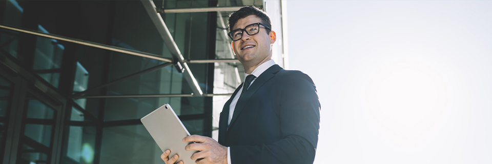 Australian professional or EB5 investor exploring U.S. Green Card options for employment and investment-based immigration.